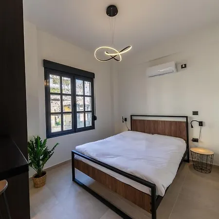 Beautiful Elegant Next To Monastiraki