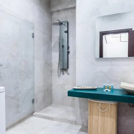 Beautiful Elegant Next To Monastiraki *